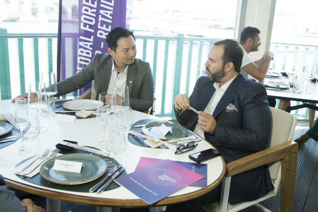 AI程式：機器自我學習，改進交易